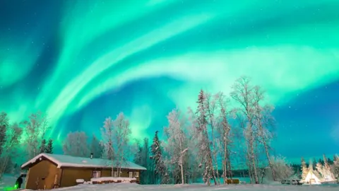 “亚冬会闭幕式阵容公布 人民日报客户端率先发布”